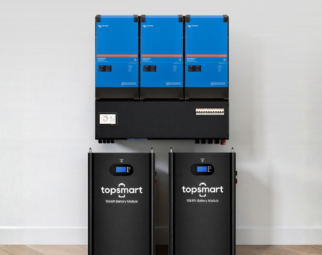TopSmart ESS thuisbatterij: drie Victron MultiPlus-II omvormers met twee TopSmart 16 kWh LiFePO4-accu's